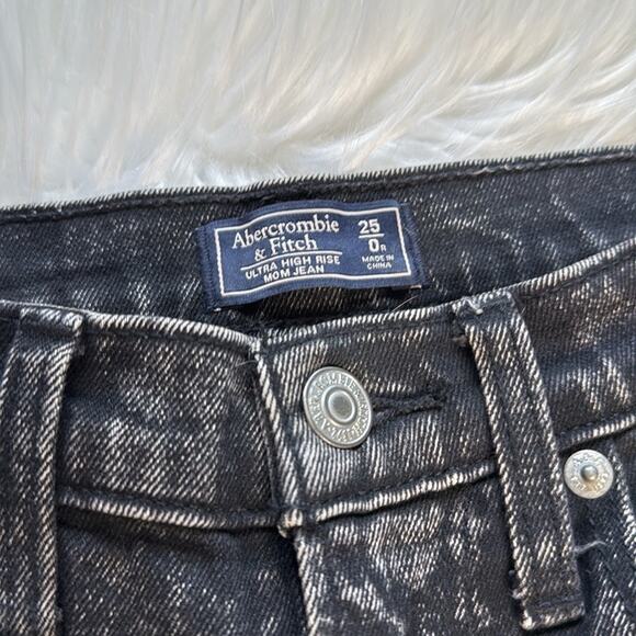 Abercrombie Black Ultra High Rise Side Zipper Mom Jeans - Picture 4 of 8